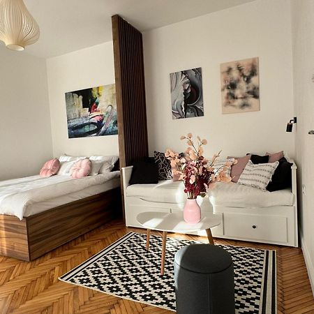 Balconia Sunny Apartment In Centre Of Belgrado Esterno foto