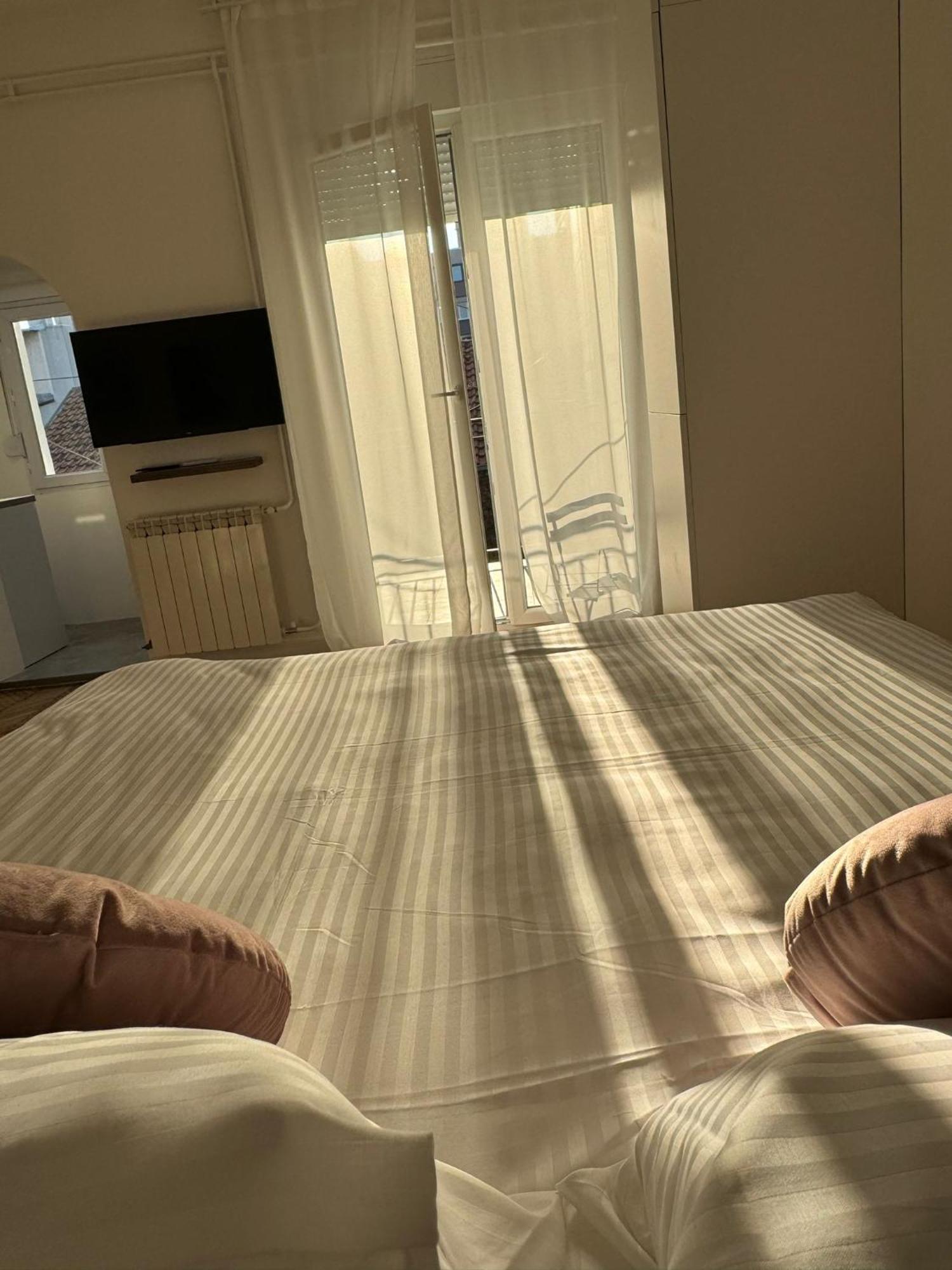 Balconia Sunny Apartment In Centre Of Belgrado Esterno foto