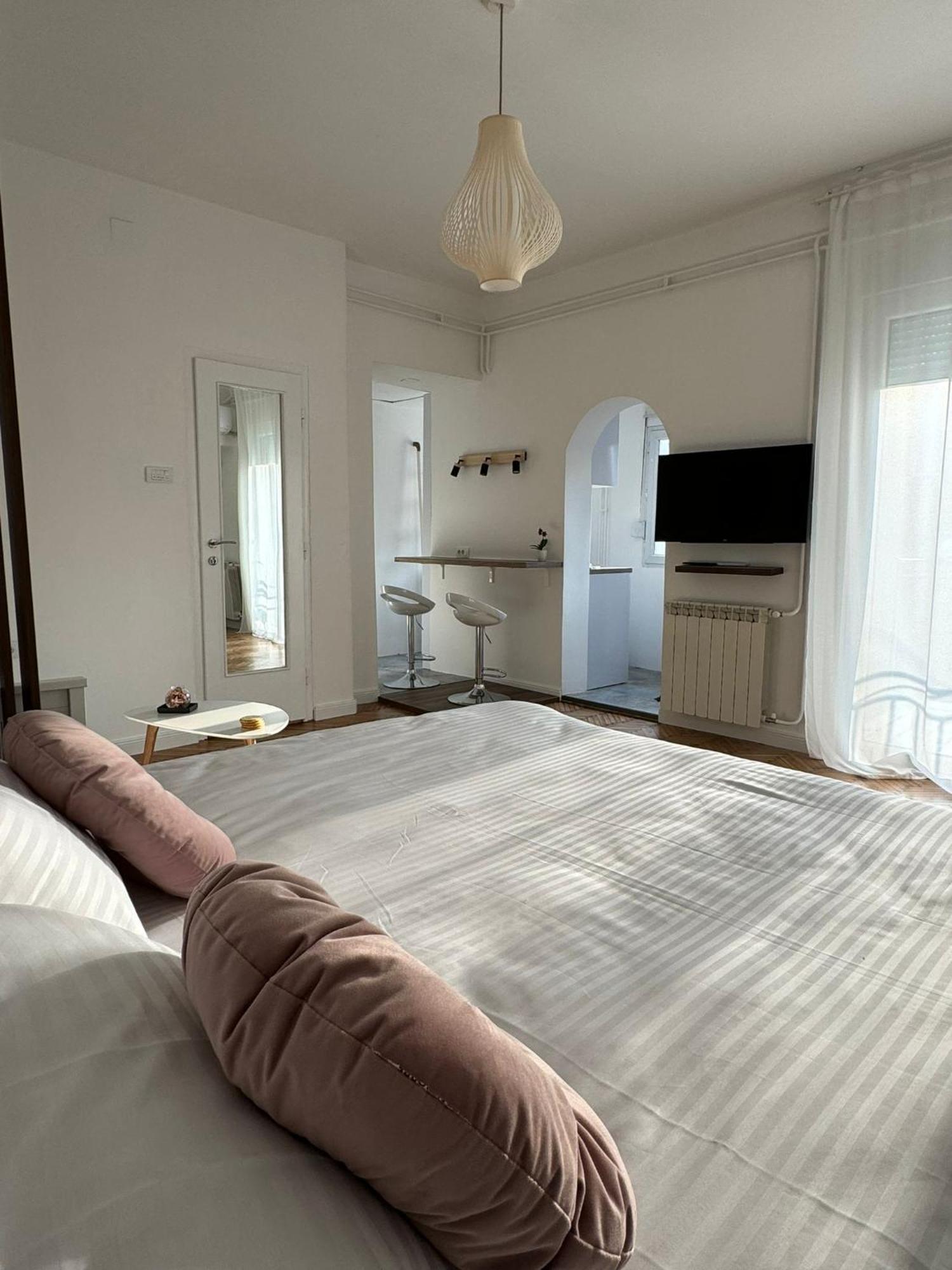 Balconia Sunny Apartment In Centre Of Belgrado Esterno foto
