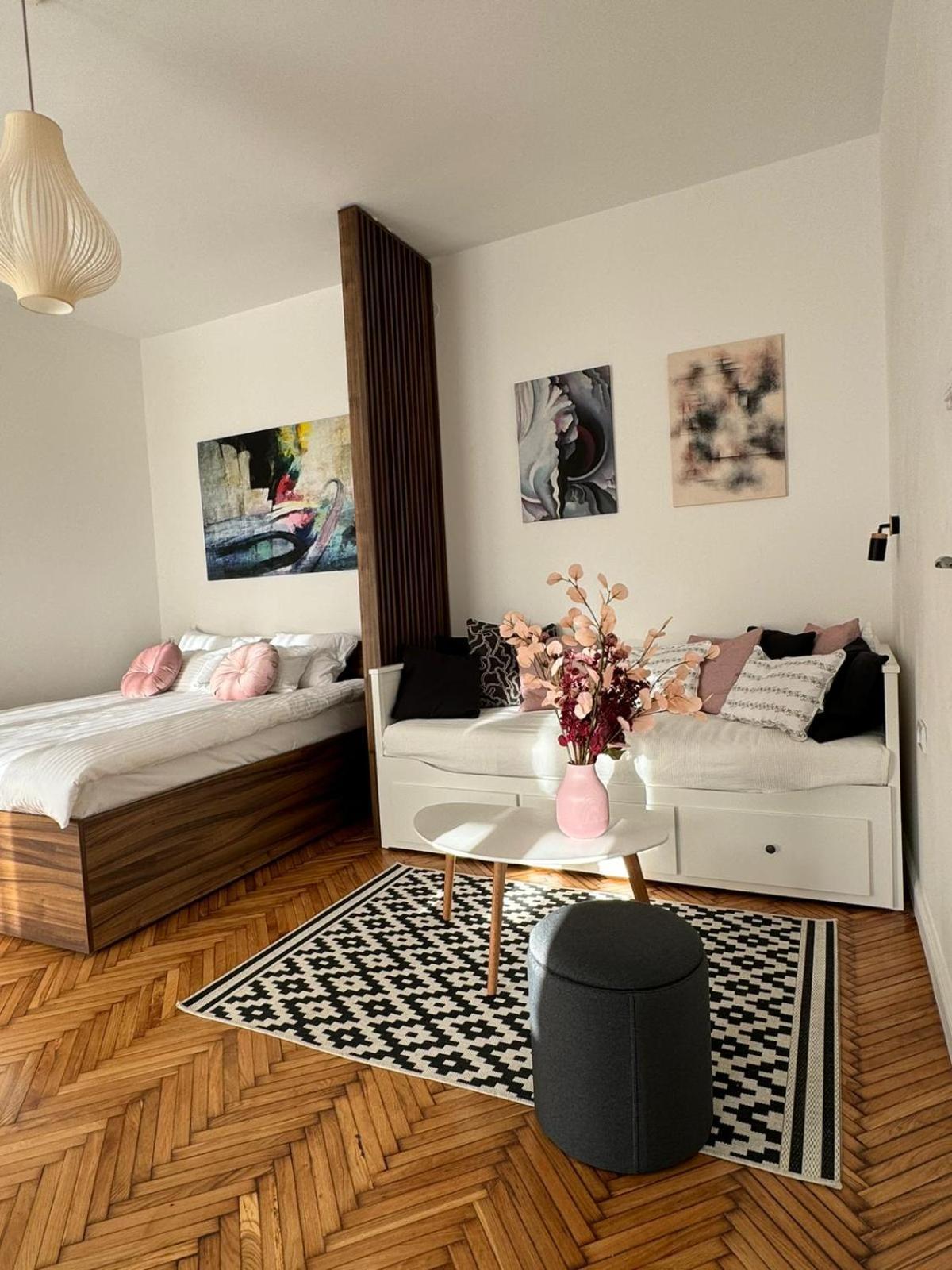 Balconia Sunny Apartment In Centre Of Belgrado Esterno foto