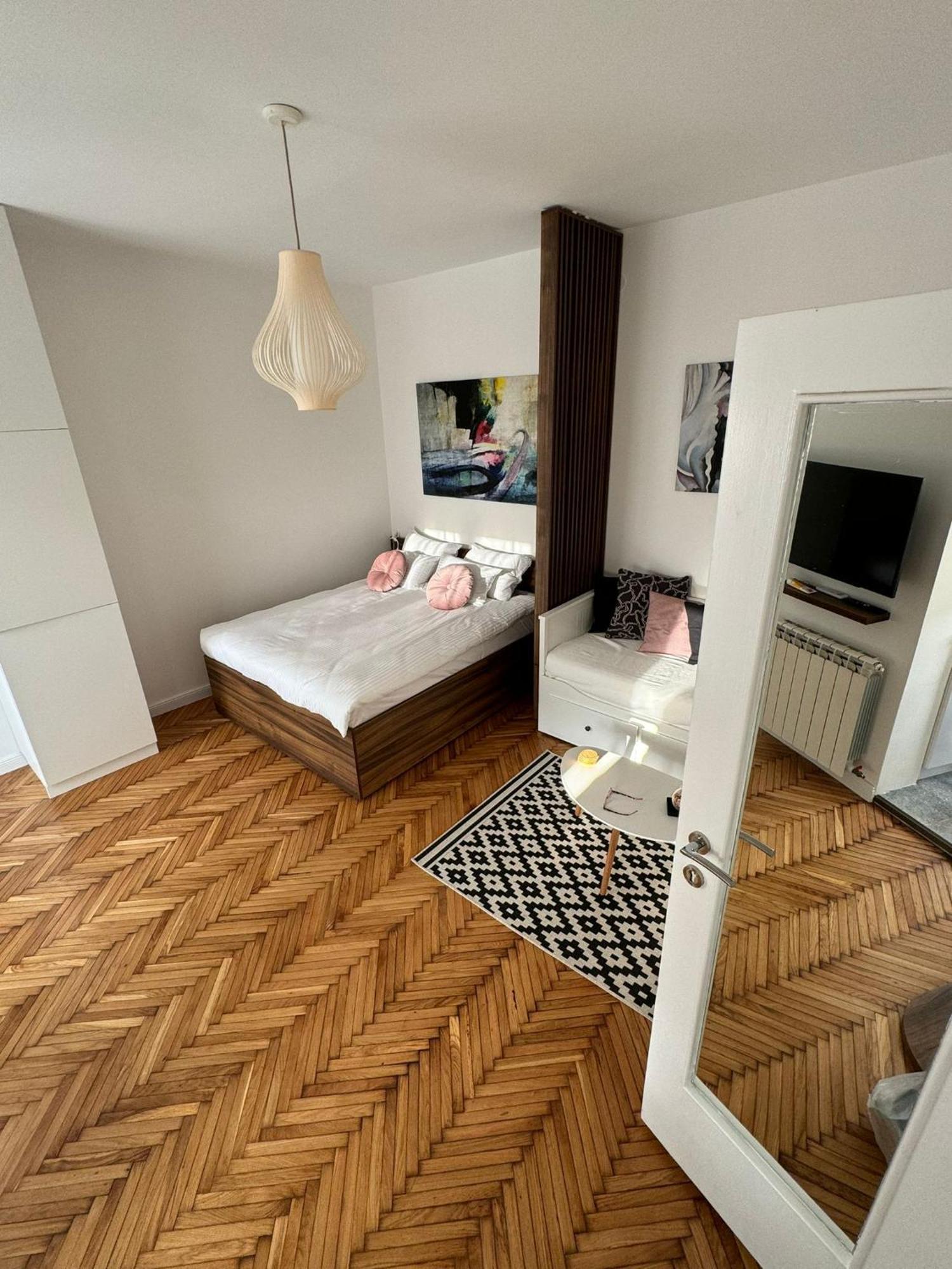 Balconia Sunny Apartment In Centre Of Belgrado Esterno foto